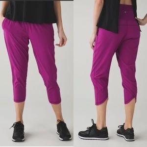 Lululemon Athletica Tranquil Crop Pant in Regal Plus Women’s Size 2